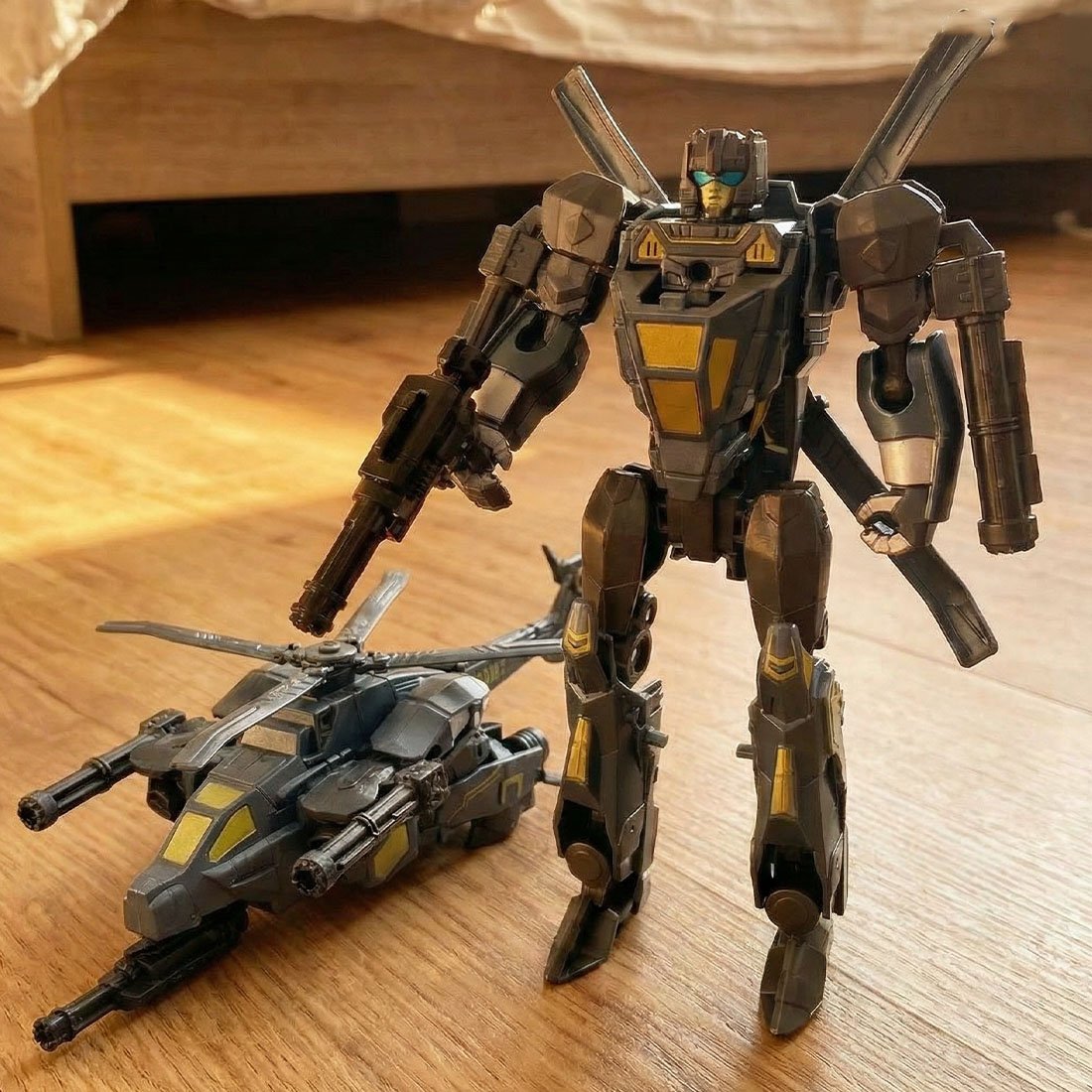 Brinquedo Boneco Robô Guerreiro Militar Transforma Aeronave