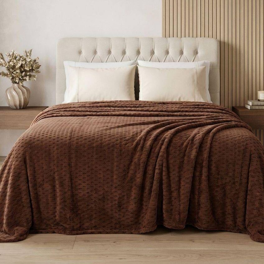 Manta Flan Soft Texturizada Queen 260g/m² 100% Poliéster Fleece Aconchegante Marrom Casa Modelo - imagem 3
