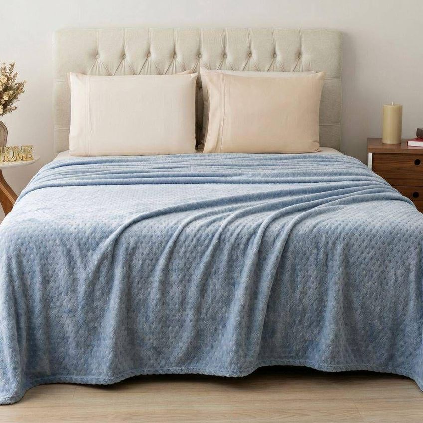 Manta Flan Soft Texturizada Queen 260g-m2 100% Poliéster Fleece Aconchegante Azul Casa Modelo - imagem 3