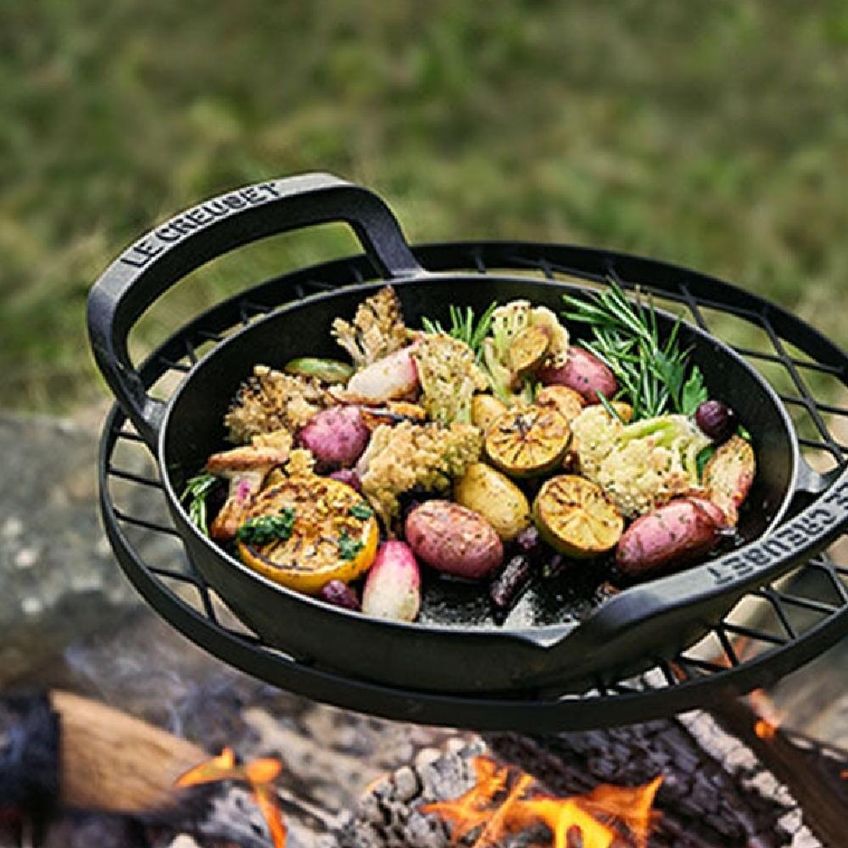 Skillet Redonda Le Creuset Alpine 25cm Com Alças Em Ferro Fundido Black Matte 20270250000005 - imagem 4
