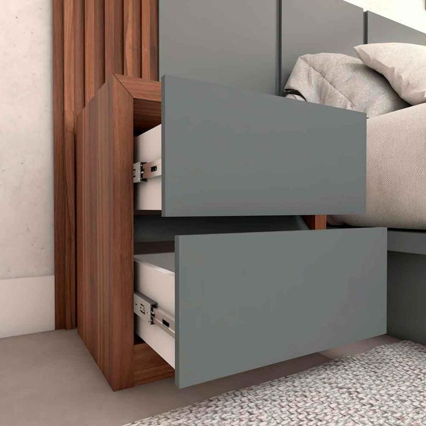 Kit Cabeceira Queen 3,00m E 2 Mesas Com 2 Gavetas MDF Nogueira Cadiz Com Cinza Sagrado Casa Lar Shop - imagem 4