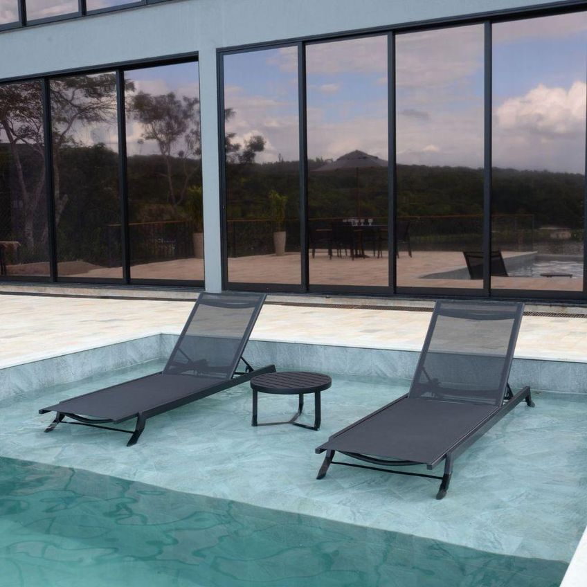 Kit Relax 2 Espreguiçadeiras Piscina Reclináveis Alumínio Com Mesa Centro Verona Preto Nossa Kasa - imagem 2