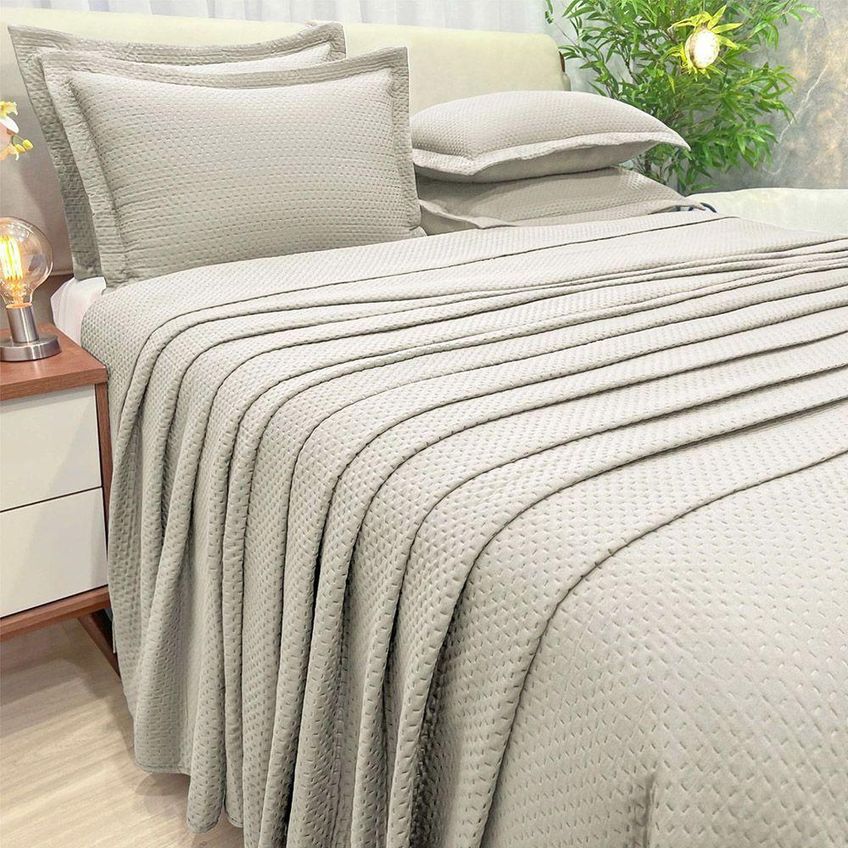Cobre Leito Inspiração King 3 Peças 100% Poliéster Matelassê Bege Casa Show Enxovais - imagem 3