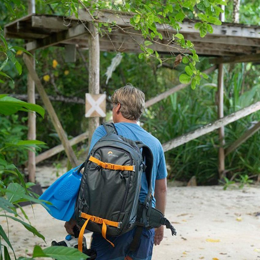 Mochila Lowepro Whistler 350 AW II Cinza - imagem 4