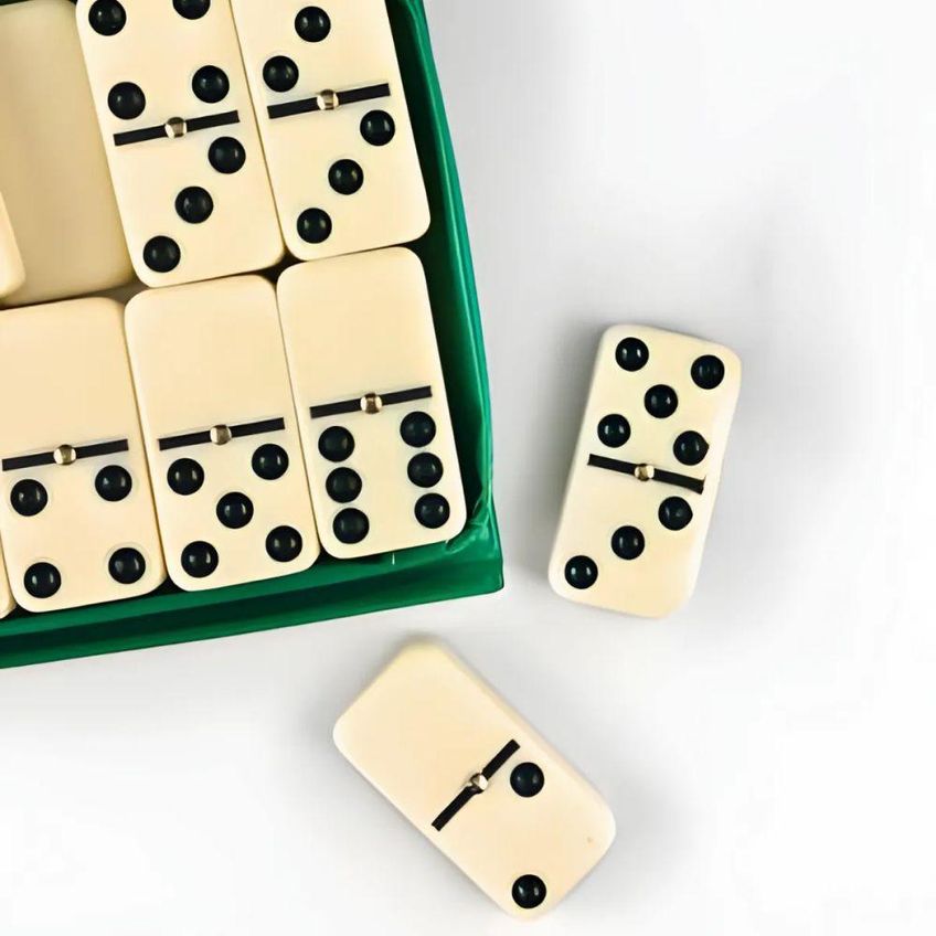Jogo De Dominó Profissional 28 Peças Em Resina Dura Peça Grande Antiderrapante Com Estojo Utimix - imagem 5