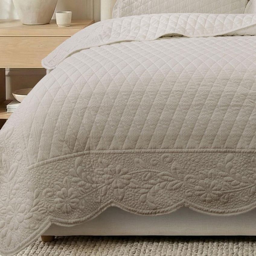 Kit Cobre Leito Chanel King Micropercal 300 Fios Colcha 3 Peças Dupla Face Matelassê Relevo Fendi - imagem 3