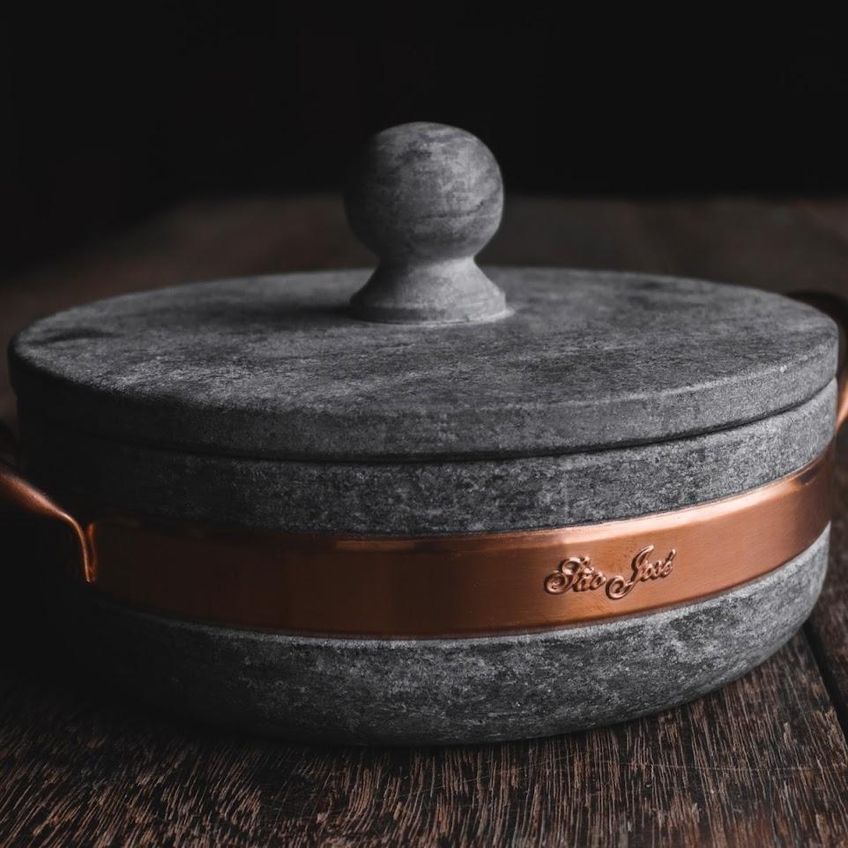 Panela De Pedra Sabão Baixa Com Alça De Cobre 1700ml - imagem 3