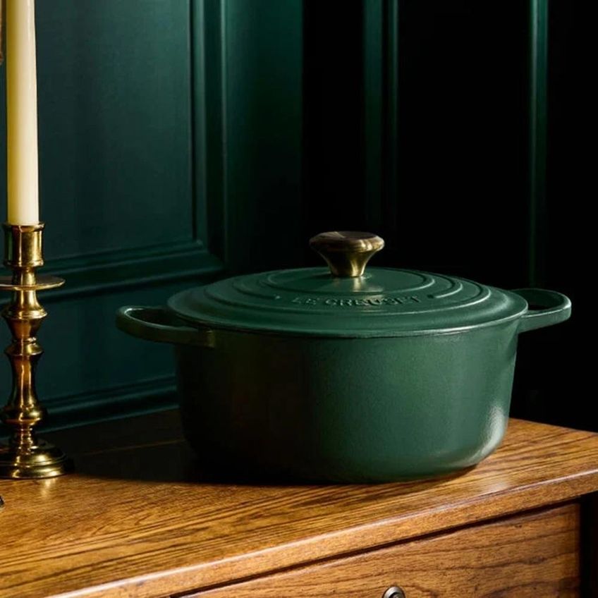 Panela Redonda Le Creuset Signature 24cm Puxador Dourado Em Ferro Fundido Forêt - imagem 5