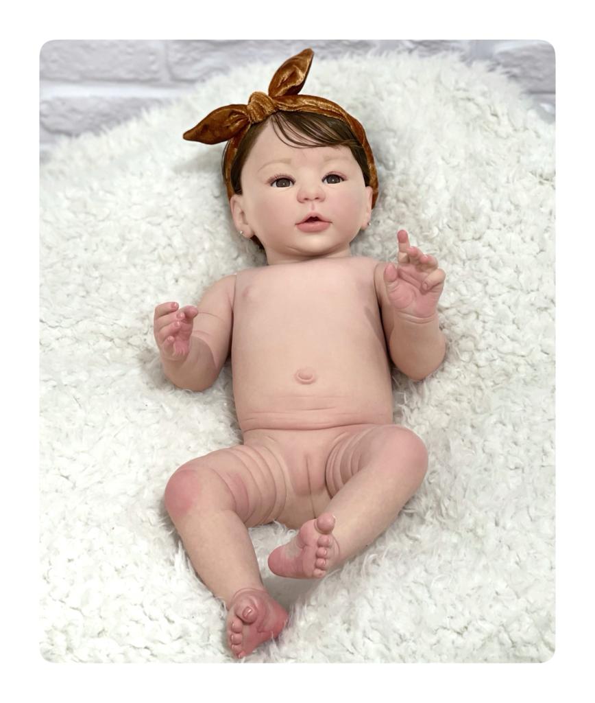 Boneca bebê reborn 48 cm silicone girafa roupa inverno menina em Promoção  na Americanas