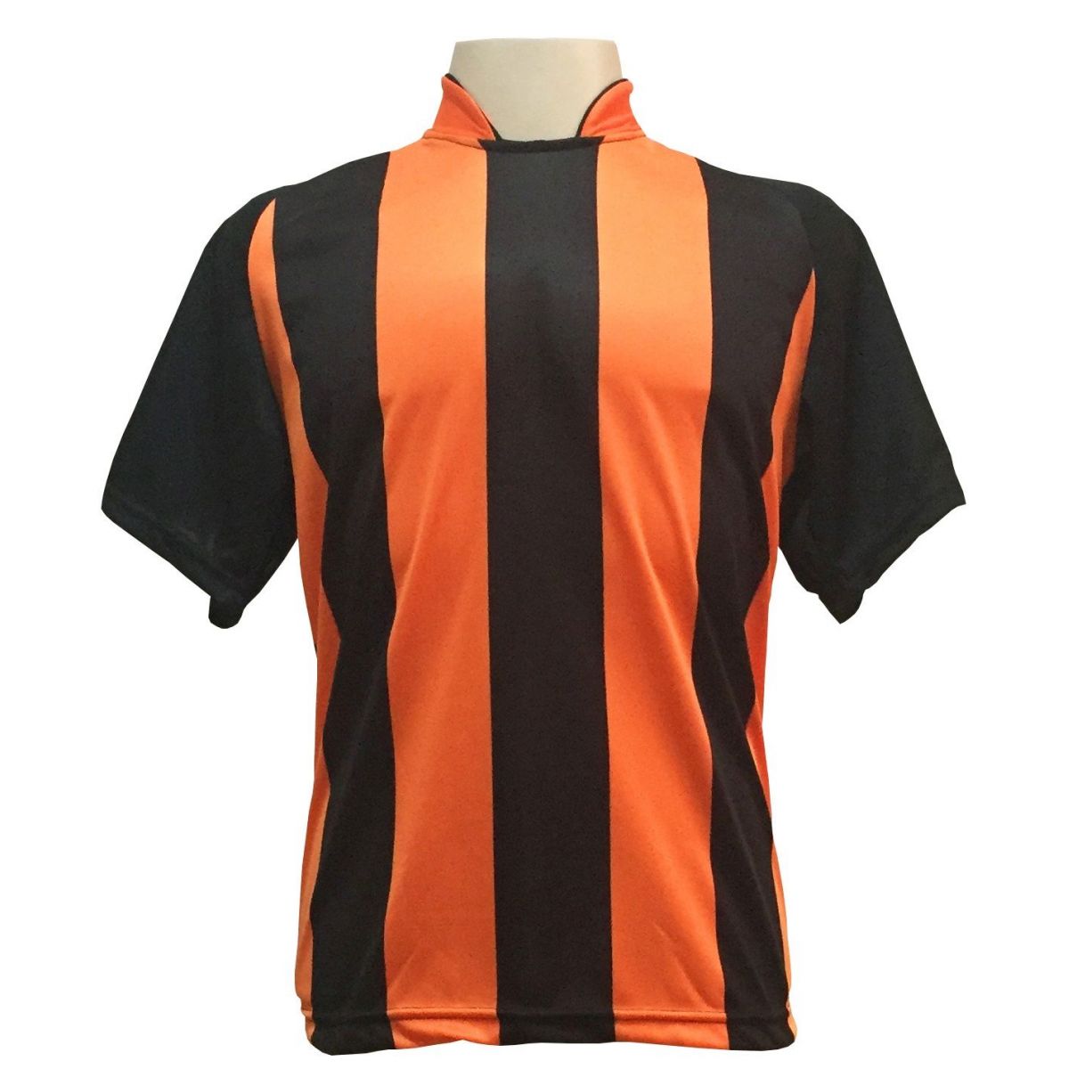 camisa laranja e preta