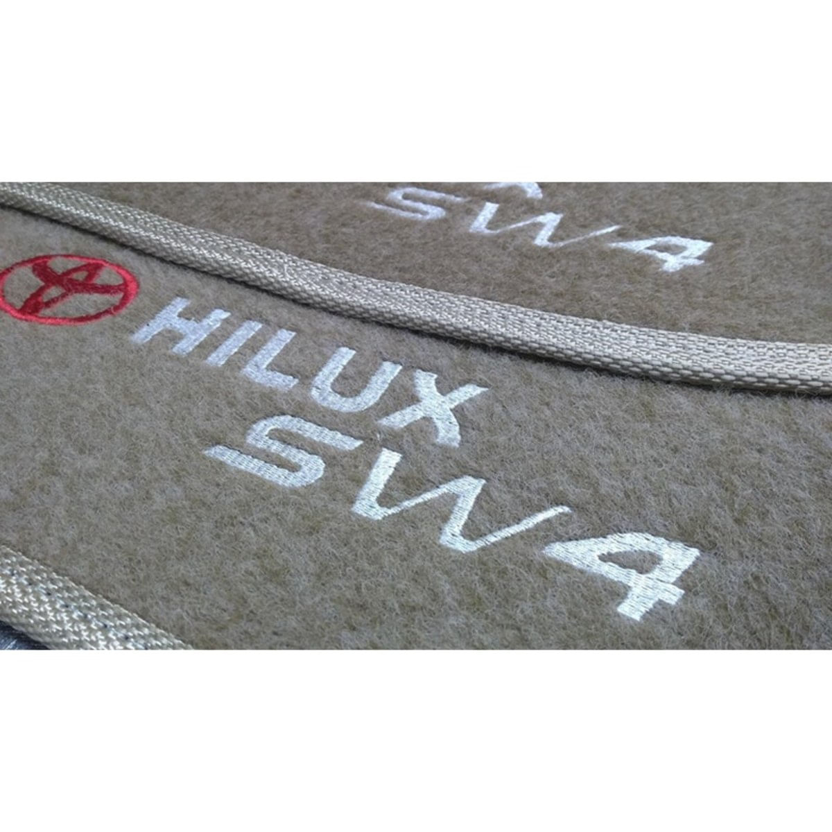 MV20750743_Kit-Tapete-Carpete-Hilux-Sw4-Modelos-2012-Ate-2017-Caramelo_3_Zoom