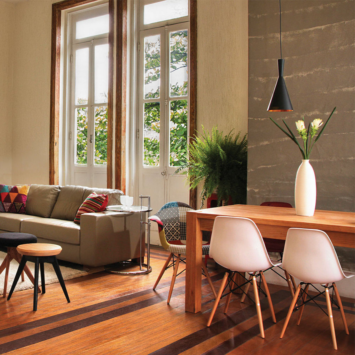 MP11880359_Cadeira-Eiffel-PP-Pes-de-Madeira-Branca_2_Zoom