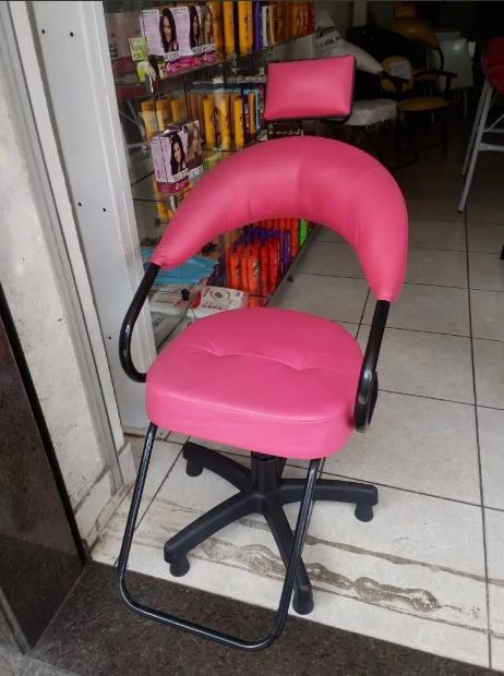 Cadeira de barbeiro hidraulica reclinável corsa, cabeleireiro, maquiagem,  móveis p/ salão, fortebello - cor: pink facto em Promoção na Americanas