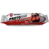 Barra Proto Bar - 1 Unidade de 70g Chocolate Meio Amargo com Recheio de Morango - Nutrata