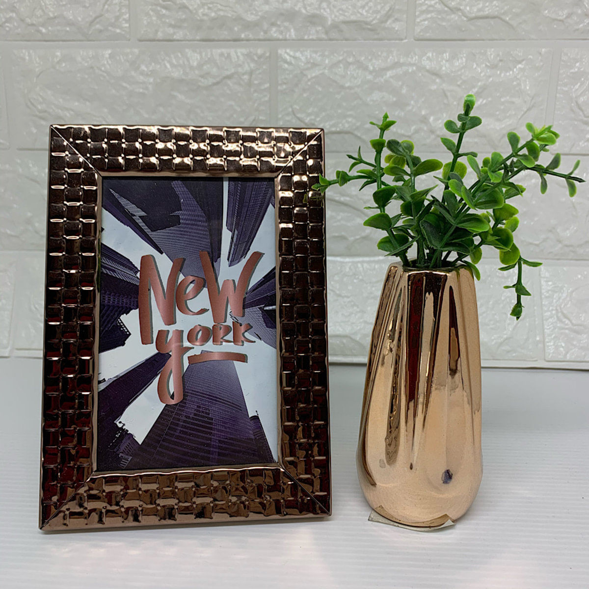 MP27701053_Kit-decorativo-vaso-rose-gold-e-porta-retrato_1_Zoom