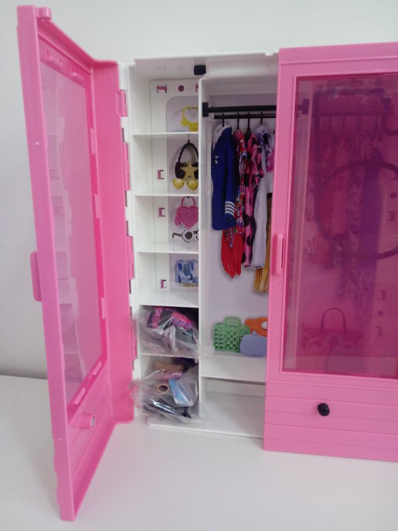 Barbie Fashionistas Ultimate Closet Portable Fashion Playset Toy