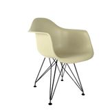 Cadeira Eames Com Braço Eiffel Fendi Empório Tiffany Base Preta